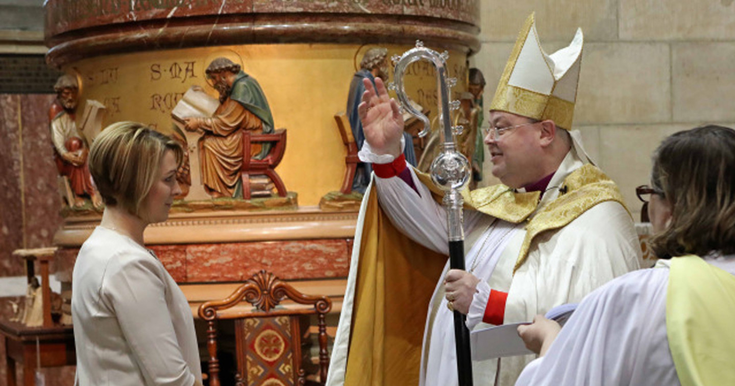 The new Cork, Cloyne and Ross Diocesan Youth Officer, Ms Hilda Connolly, is commissioned by The Bishop of Cork, Cloyne and Ross, The Right Reverend Dr Paul Colton, during the Commissioning Service. Picture: Jim Coughlan.
