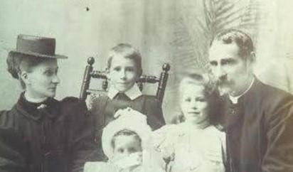 The Bradshaw family: Mrs Isabella Bradshaw, Edgar Percy b.1888; Ethel b.1891; The Revd Robert Bradshaw; Irene Elizabeth b.1895. (Image courtesy of Pat Grace)