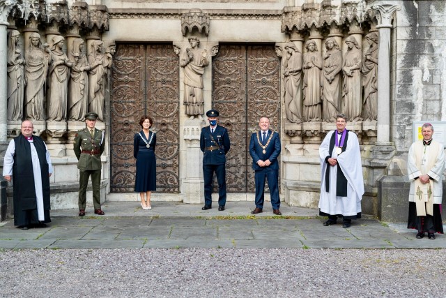 With the two bishops, the Dean, the Lord Mayor and Mayor after the Service were Captain Denis Sheehan (Defence Forces) and Detective Superintendent Michael Comyns (An Garda Síochána).